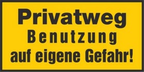 Privatweg Benutzung auf eigene Gefahr! Privatweg Benutzung auf eigene Gefahr!
