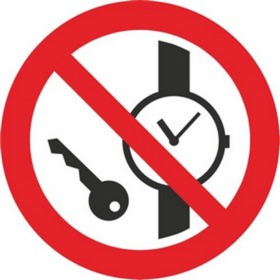 Mitführen von Metallteilen oder Uhren verboten