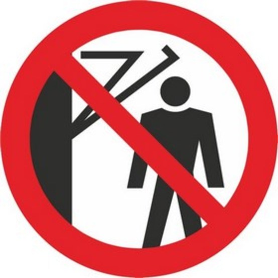 Hinter den Schwenkarm treten verboten Hinter den Schwenkarm treten verboten