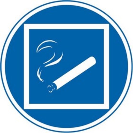 Rauchen nur innerhalb des begrenzten Raumes gestattet Rauchen nur innerhalb des begrenzten Raumes gestattet